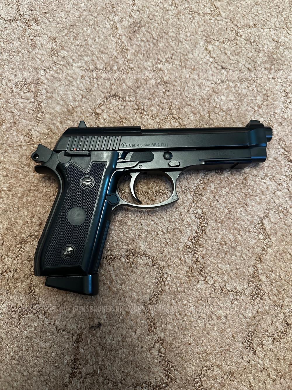 Stalker ST-41061B (Beretta B92)