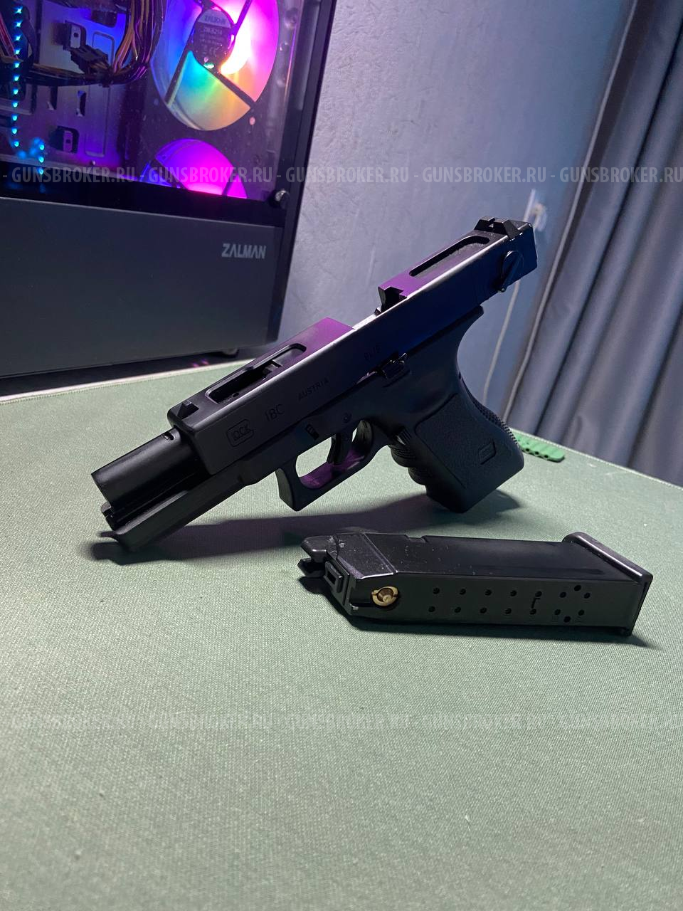 Страйкбольный пистолет  East Crane Glock 18C gen.3