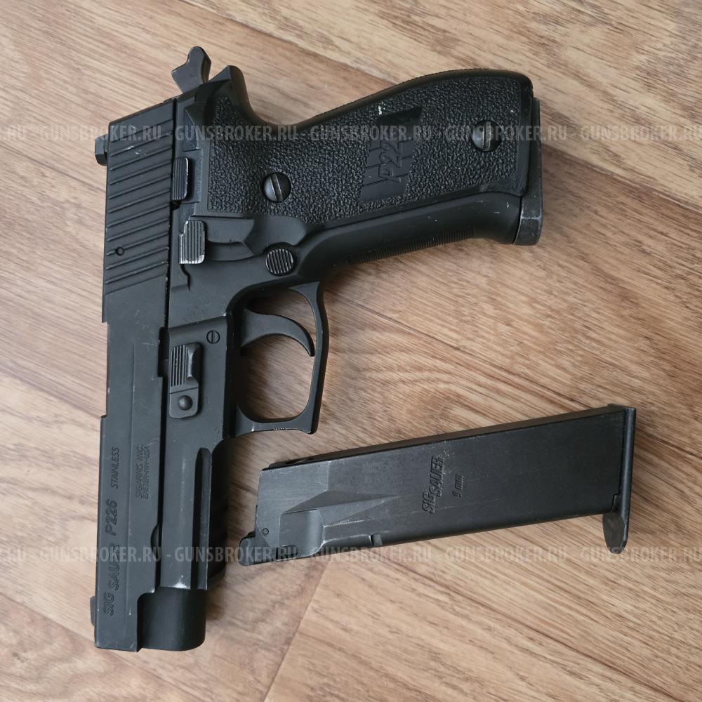 Страйкбольный пистолет KSC SIG Sauer P226 Rail GBB full metal (Japan Version) с 2 магазина