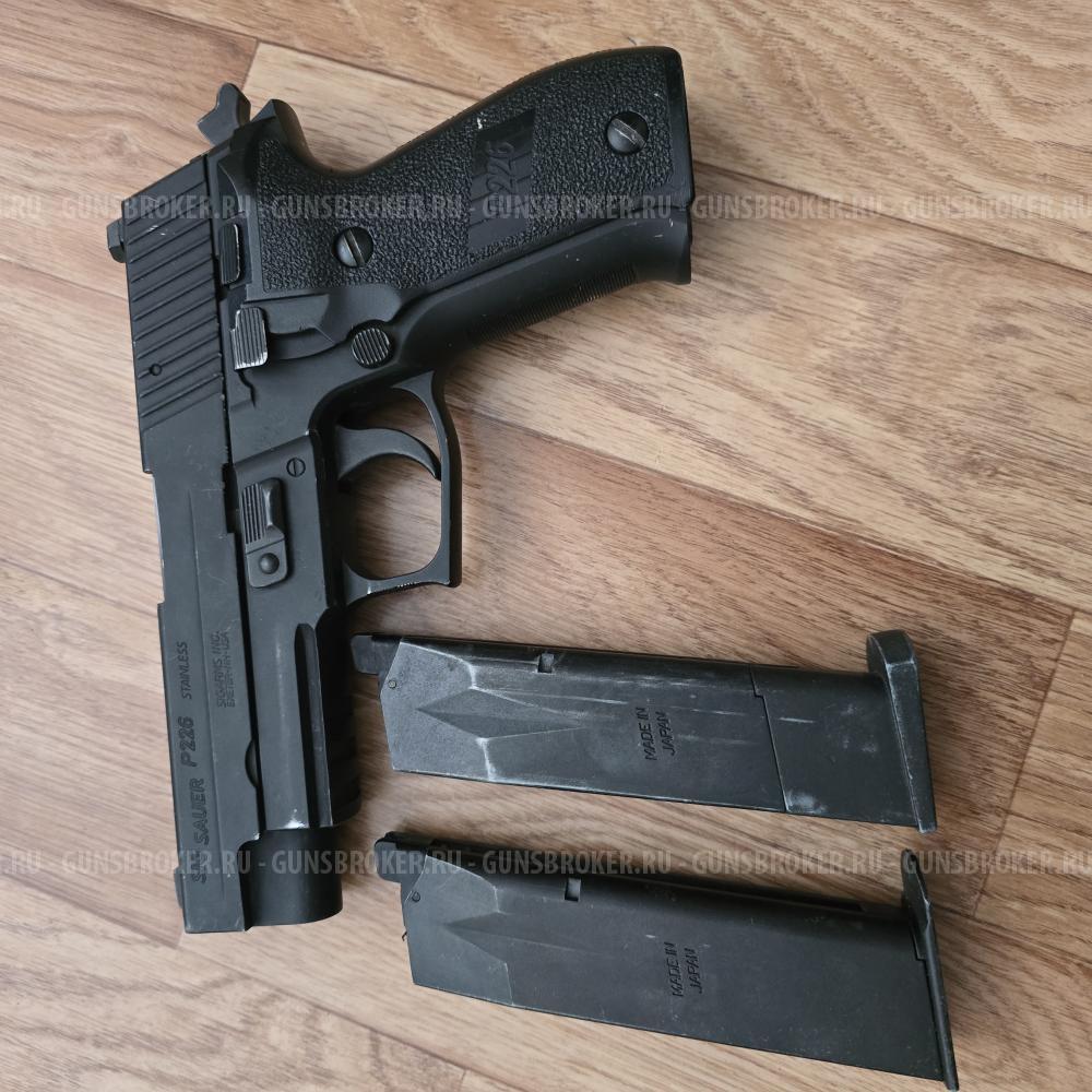 Страйкбольный пистолет KSC SIG Sauer P226 Rail GBB full metal (Japan Version) с 2 магазина
