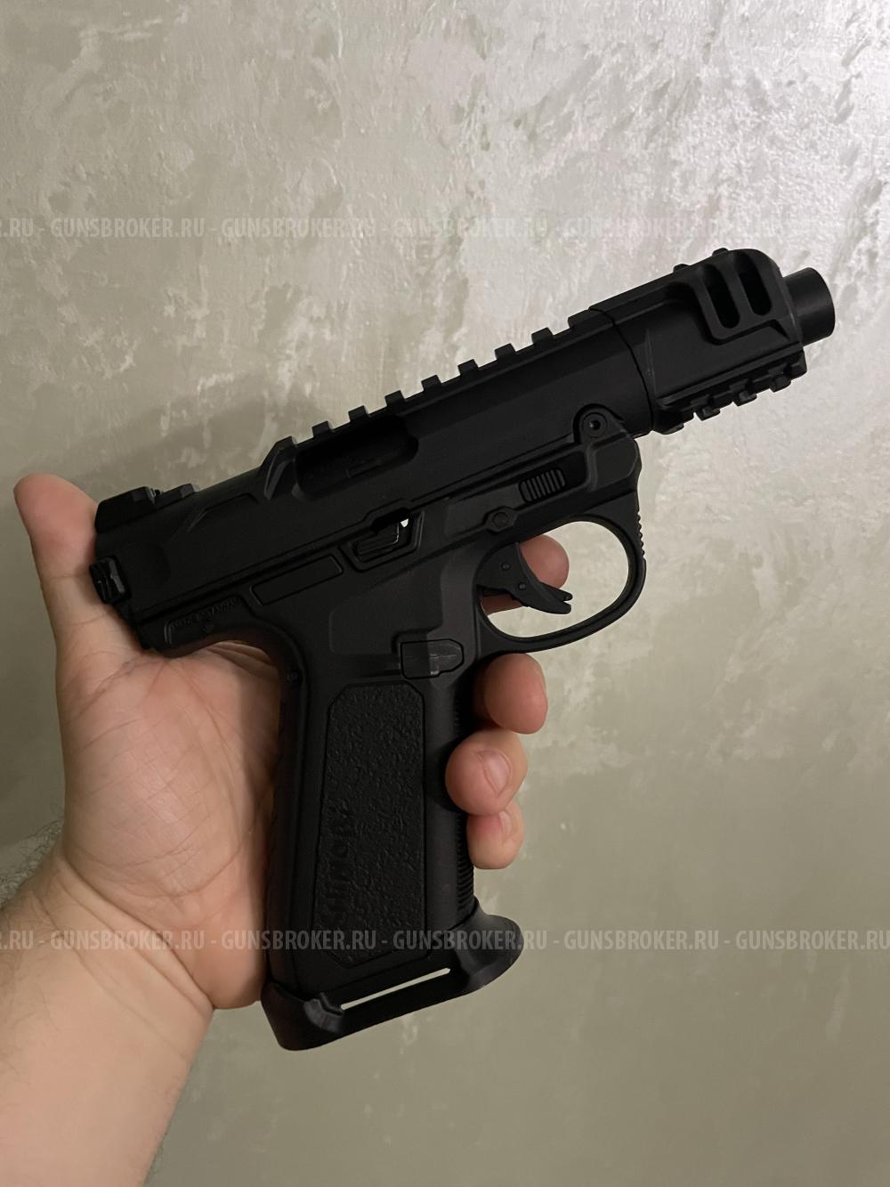 Страйкбольный пистолет 