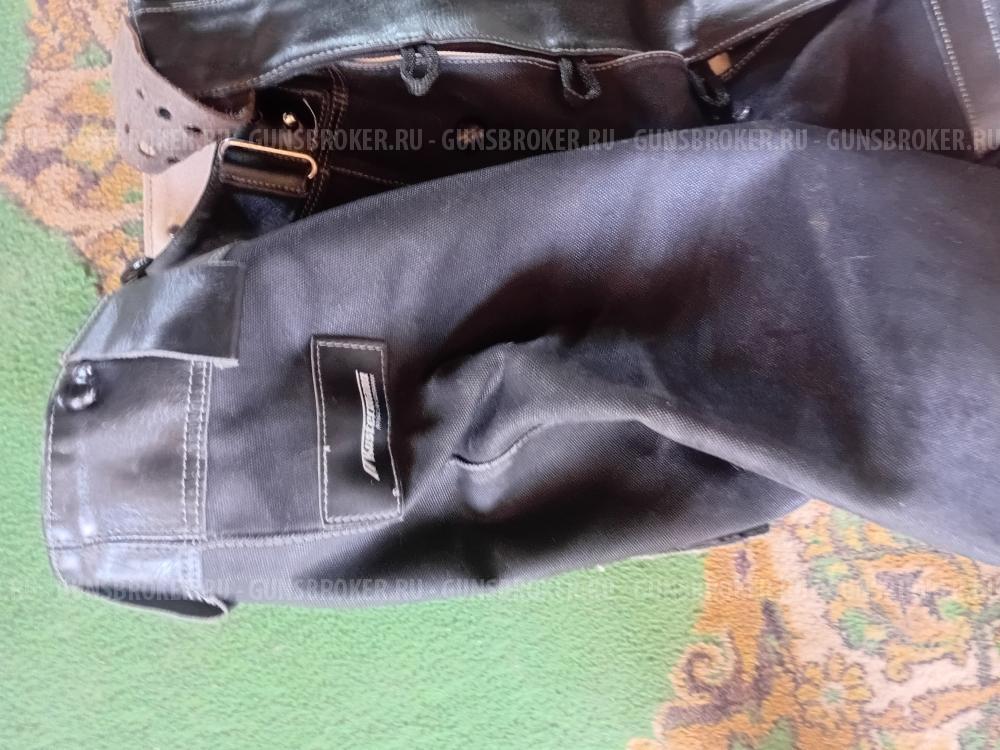 Стрелковые брюки, ботинки