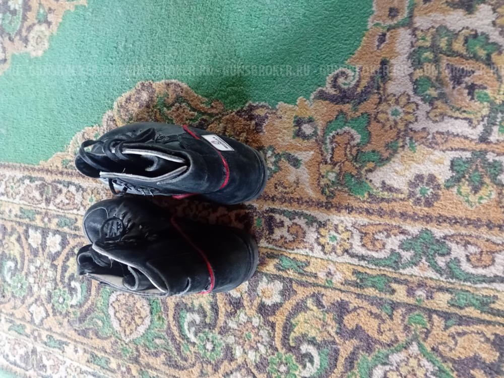 Стрелковые брюки, ботинки