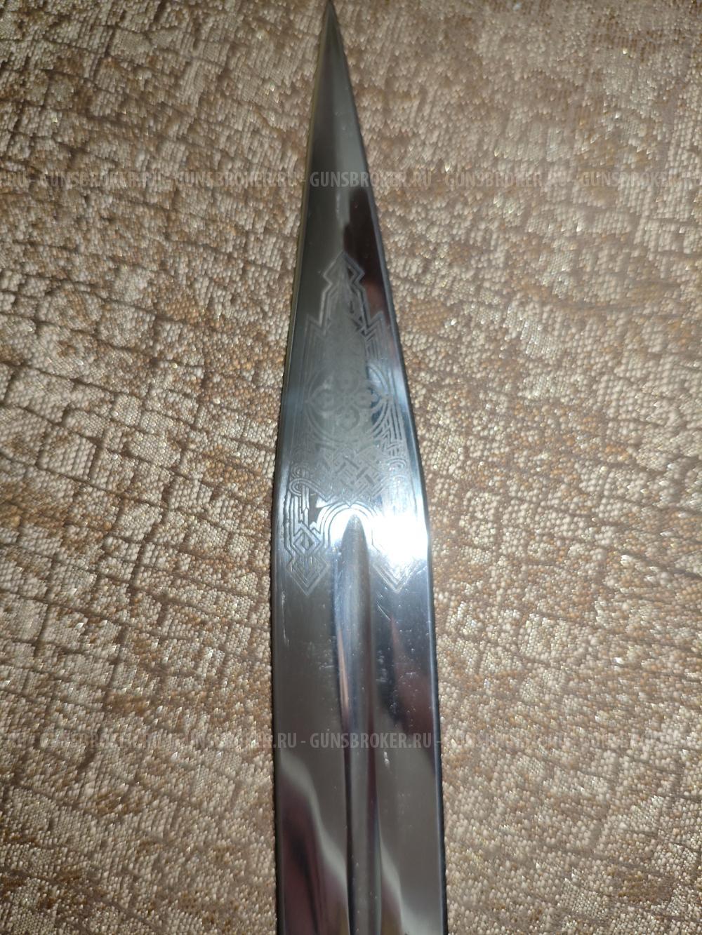 Сувенирный кавказский кинжал 