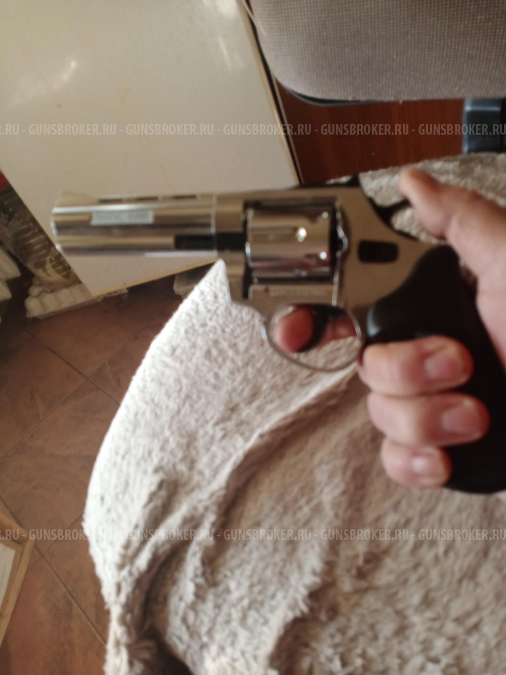 Свето шумовой револьвер таурус-курс, барабан шестизарядный