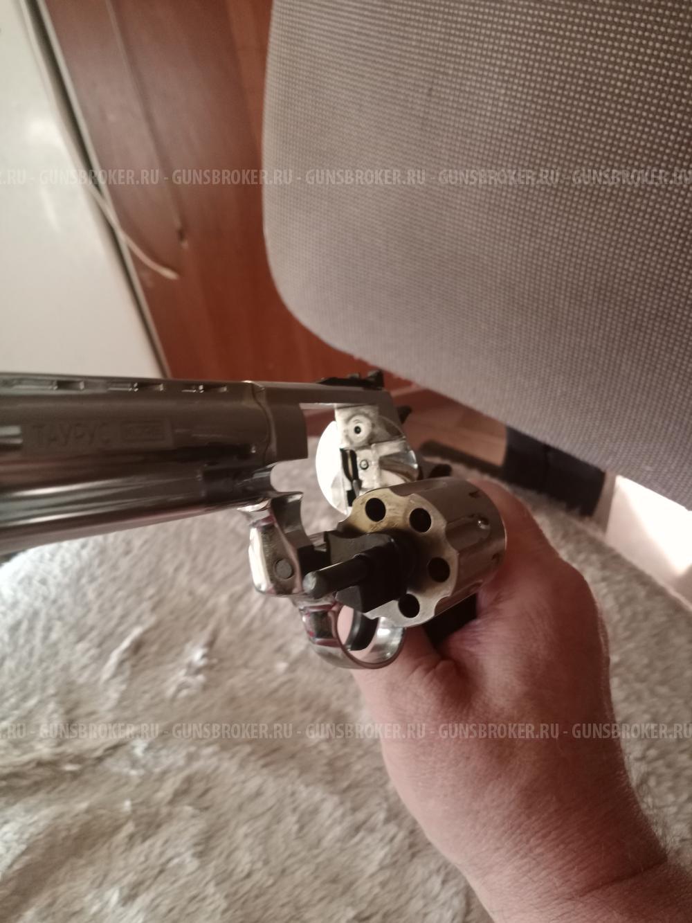 Свето шумовой револьвер таурус-курс, барабан шестизарядный