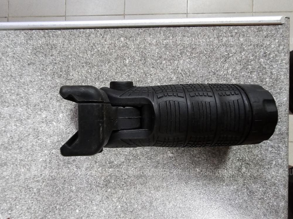 Тактическая рукоять на цевьё