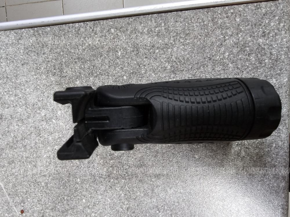 Тактическая рукоять на цевьё