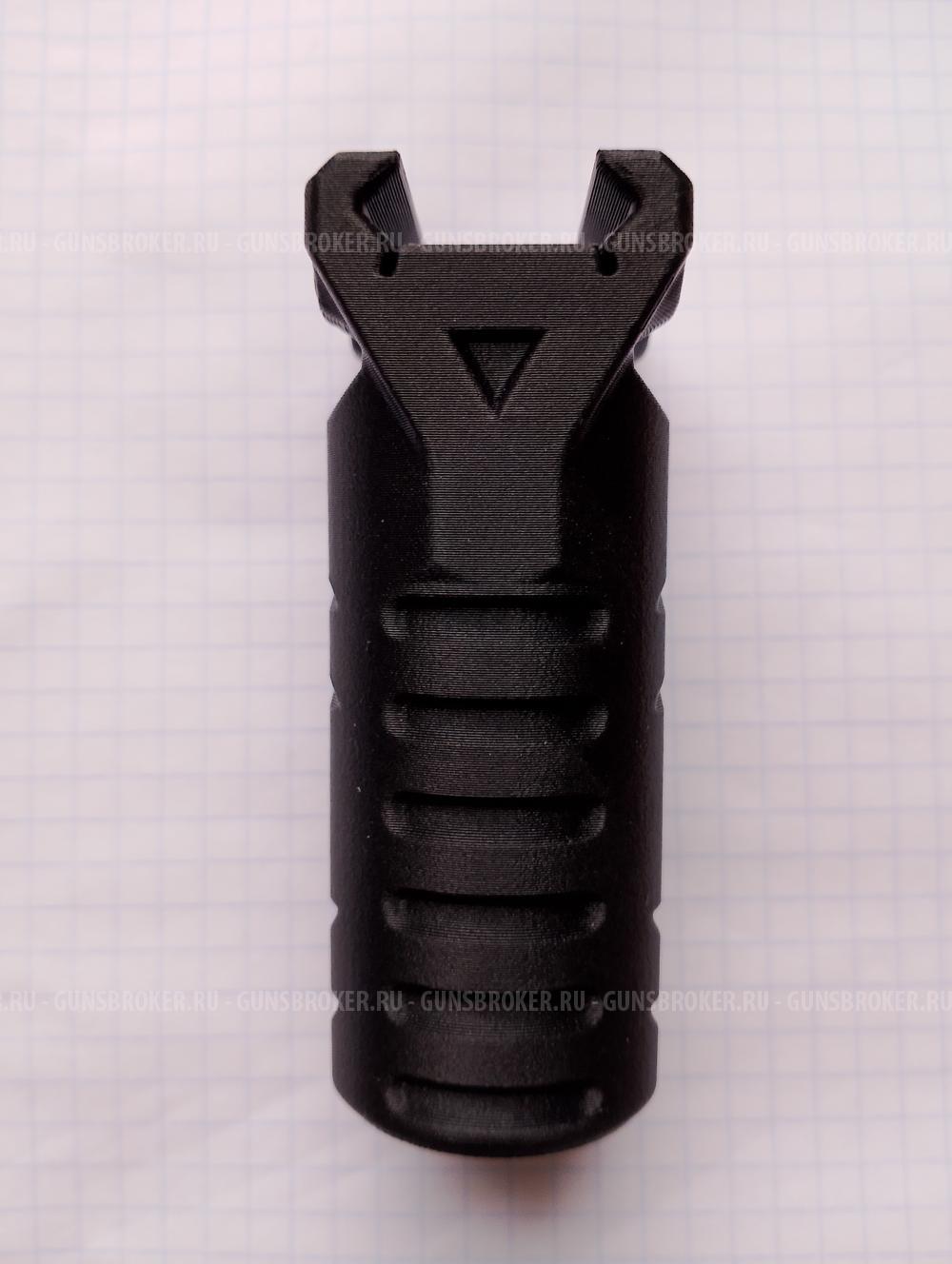 Тактическая рукоятка на цевье ( планка Пикатинни / Вивер ) пластик.