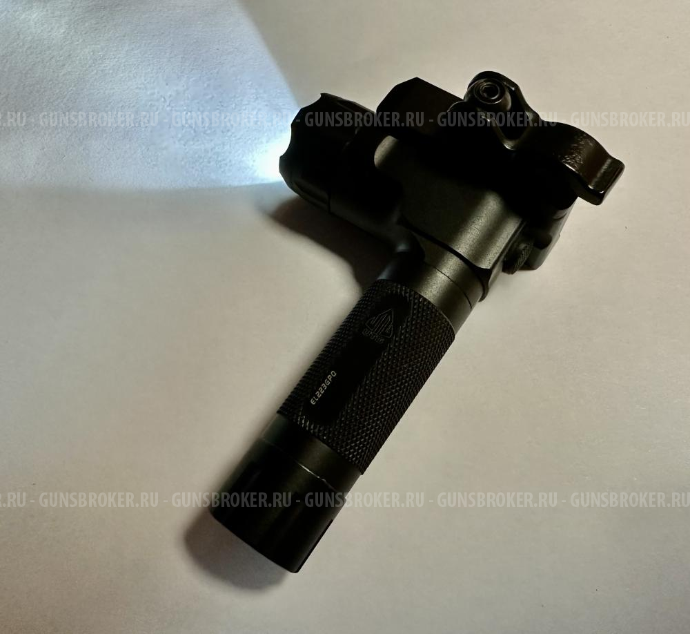 Тактический подствольный фонарь-рукоять UTG Leapers 150 люмен