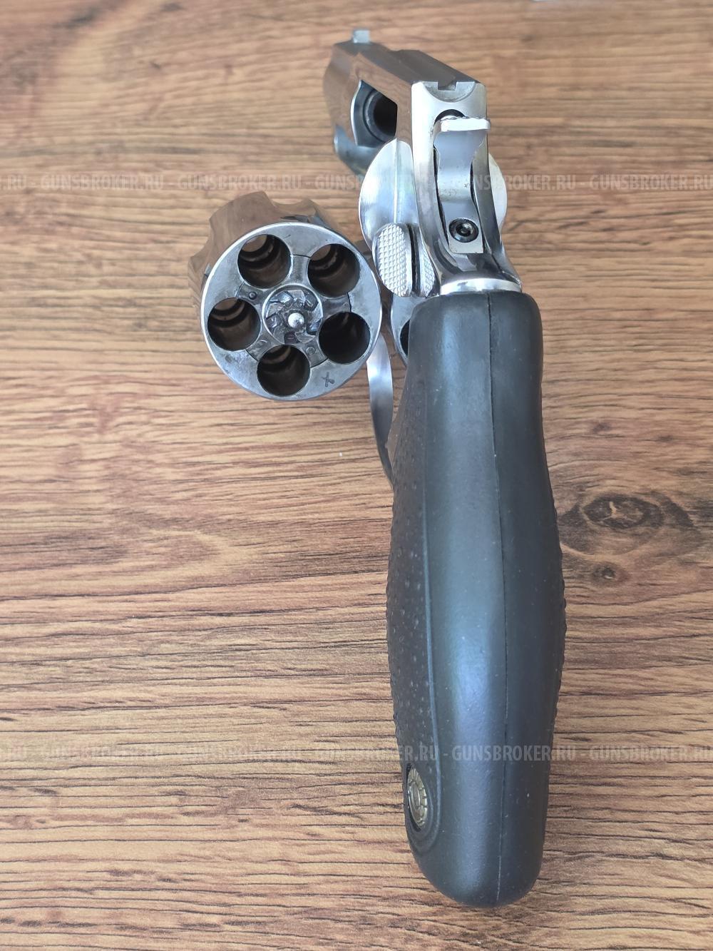 TAURUS LOM-13, cal. 9 mm P.A., Brasil