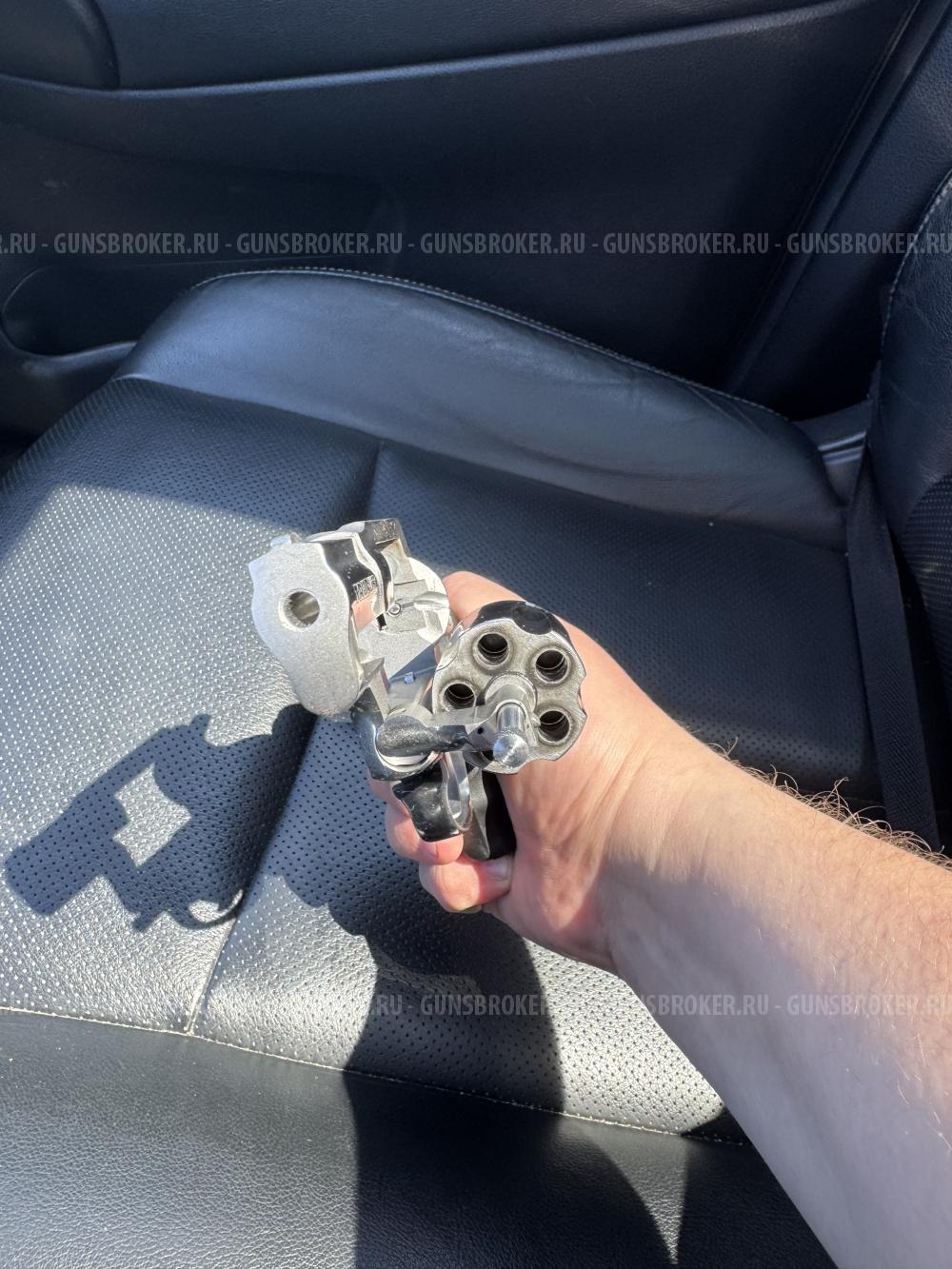 Taurus Lom-13, cal. 9mm P.A., производство Бразилия