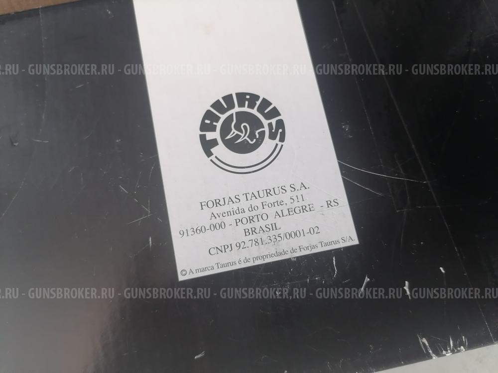 Травматический револьвер Taurus
