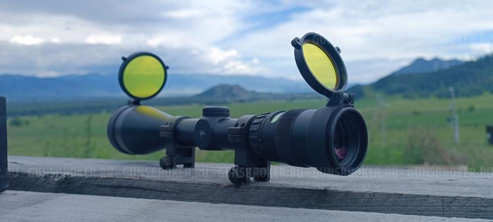 Trijicon AccuPoint TR22-2G (2.5-10x56, Mil-Dot Green) на стальных кольцах Trijicon 